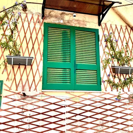 Apartment Monacos And Food Neapel