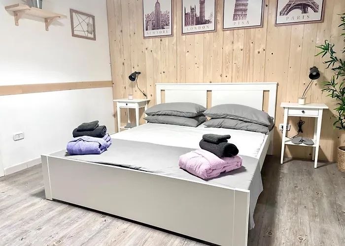 Monacos And Food Neapel