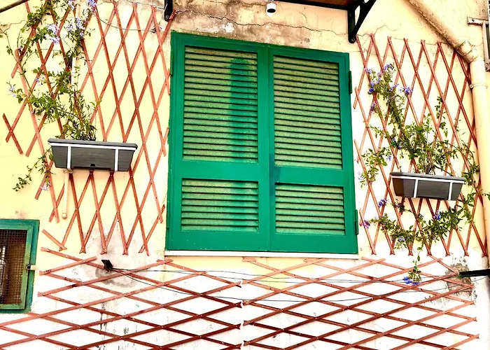 Apartment Monacos And Food Neapel